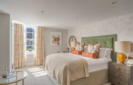 richmond-harbour-hotel-bedroom-min